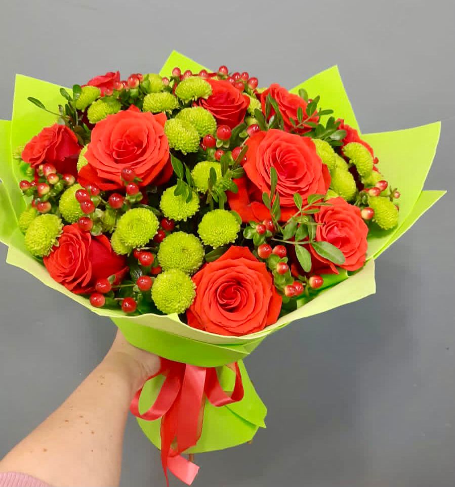 Букет цветов из: Хризантемы и Розы в Новичихе