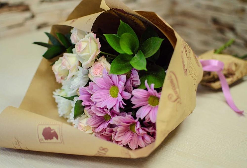 Букет цветов из: Розы и Хризантемы в Новичихе