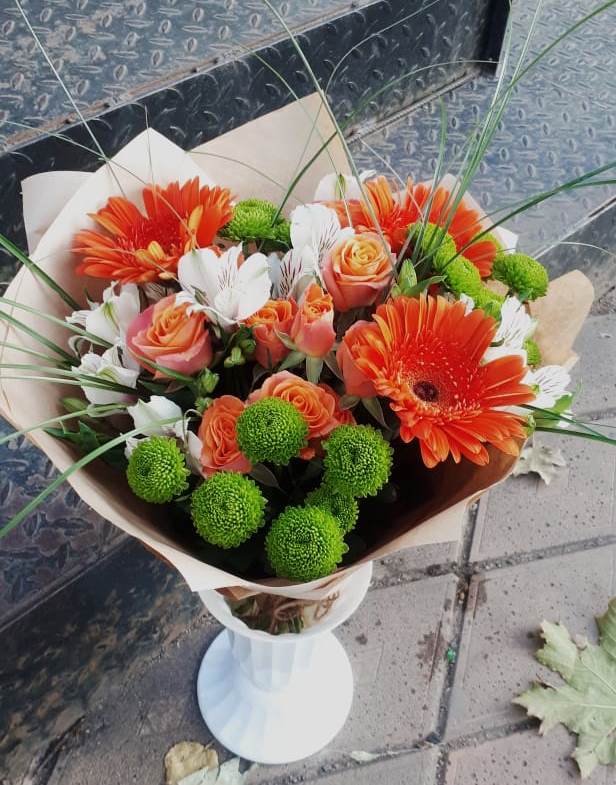 Букет цветов из: Герберы, Хризантемы, Альстромерии и Розы в Новичихе