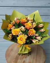 Букет цветов из:  Альстромерии и Розы в Новичихе