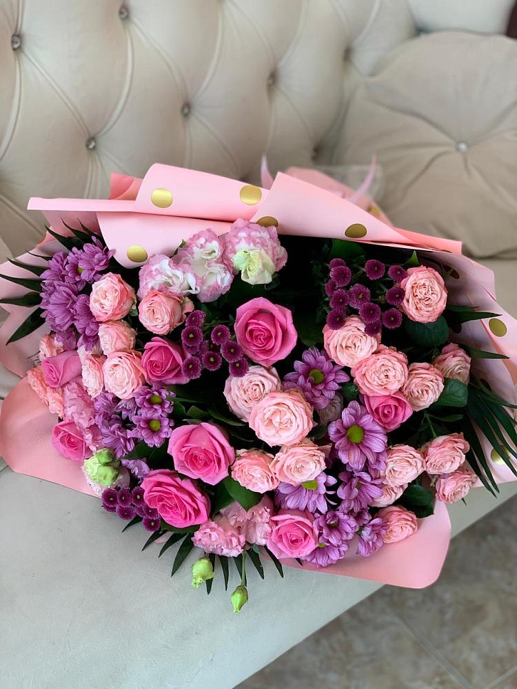 Букет цветов из: Хризантемы, Розы и Лизиантусы в Новичихе