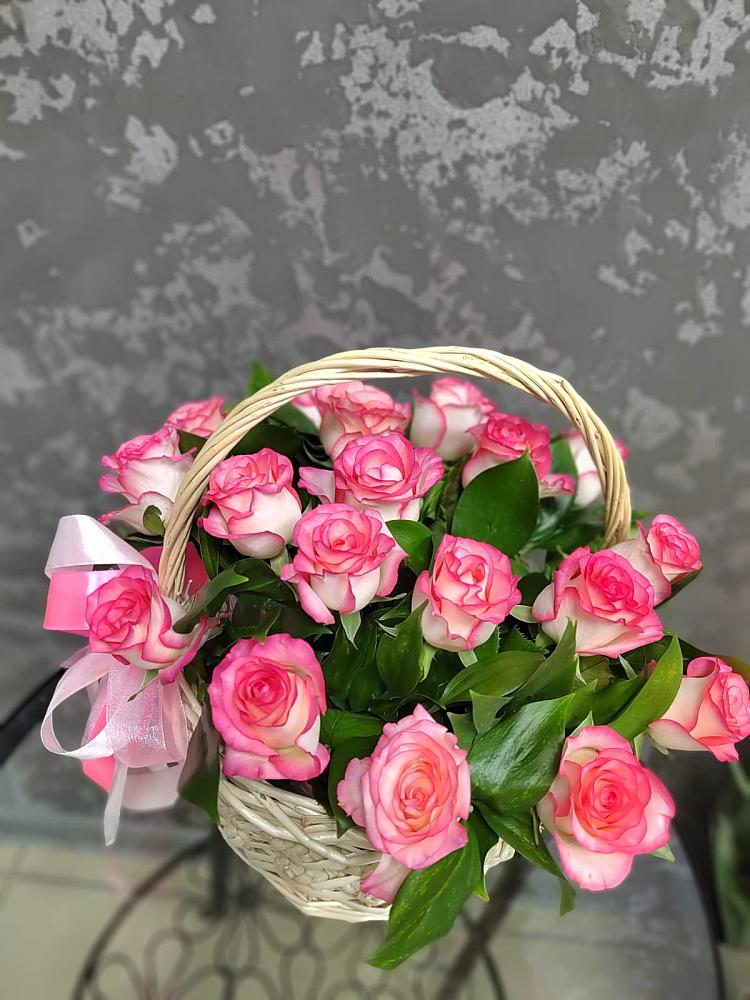 Цветочная композиция из Розы в корзине в Новичихе