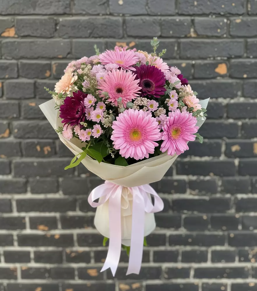 Букет цветов из: Герберы и Хризантемы в Новичихе