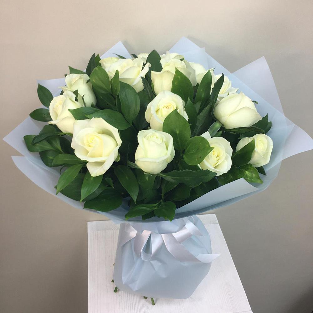 Букет 15 Белых роз Проуд в Новичихе