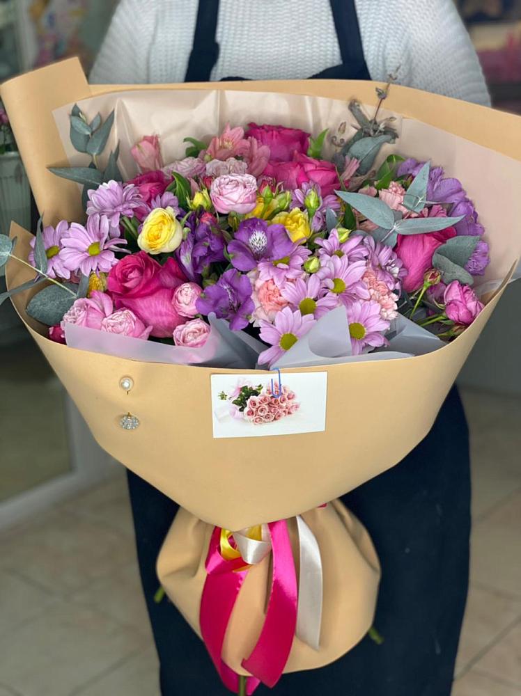 Букет цветов из: Хризантемы, Гвоздики и Альстромерии в Новичихе