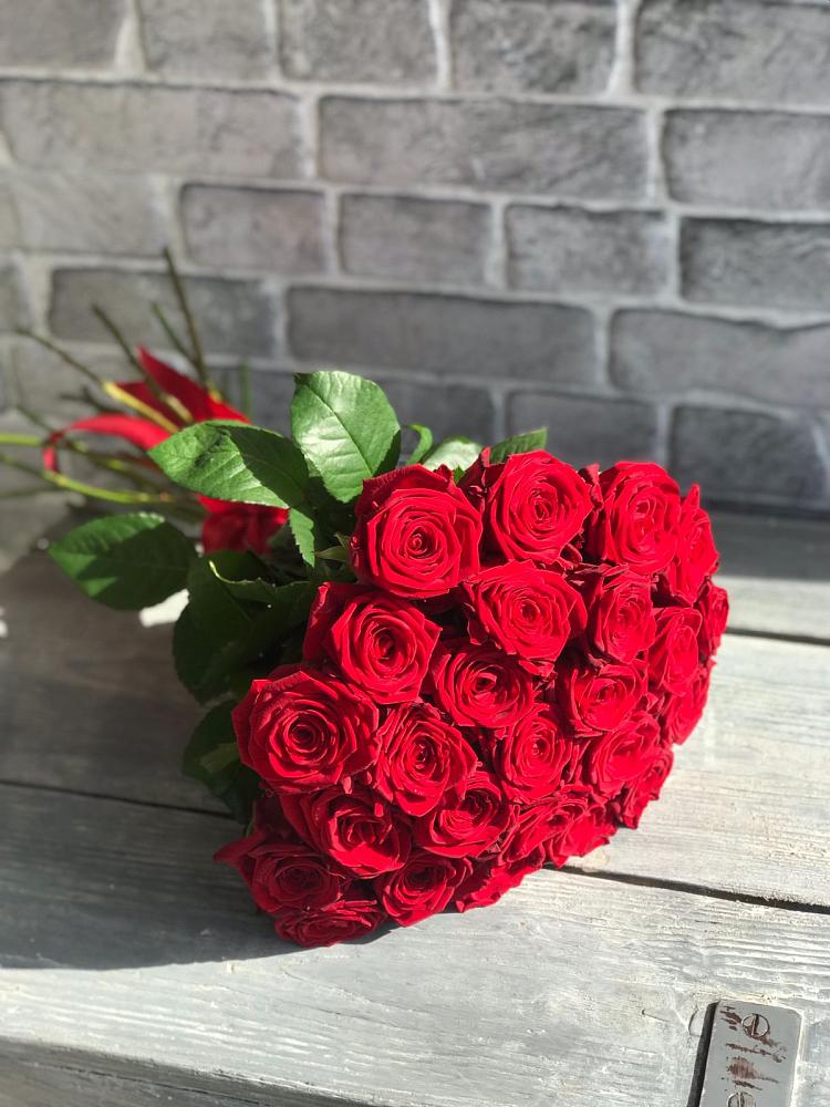 Букет Красные розы Фридом в Новичихе
