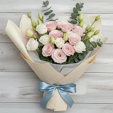 Букет цветов из:  Лизиантусы в Новичихе