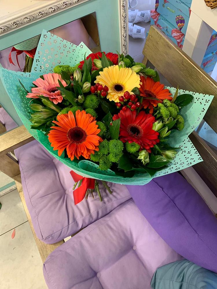 Букет цветов из: Герберы, Хризантемы и Альстромерии в Новичихе