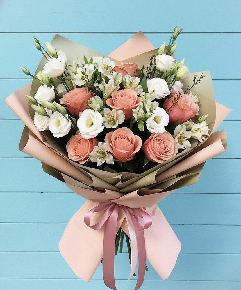 Букет цветов из: Розы, Альстромерии и Лизиантусы в Новичихе