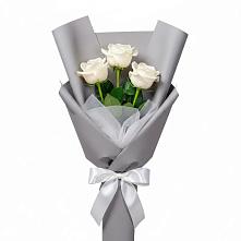 Букет 3 белые розы в Новичихе
