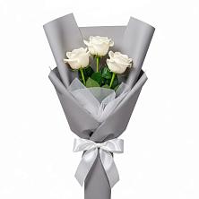 Букет 3 белые розы в Новичихе