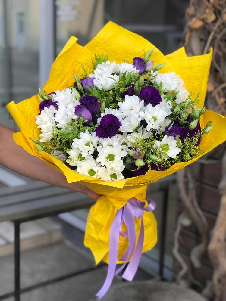 Букет цветов из: Ирисы, Хризантемы и Ромашки в Новичихе