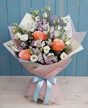 Букет цветов из:  Лизиантусы, Розы, Альстромерии и Гипсофила в Новичихе