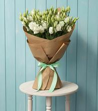 Букет цветов из:  Лизиантусы в Новичихе