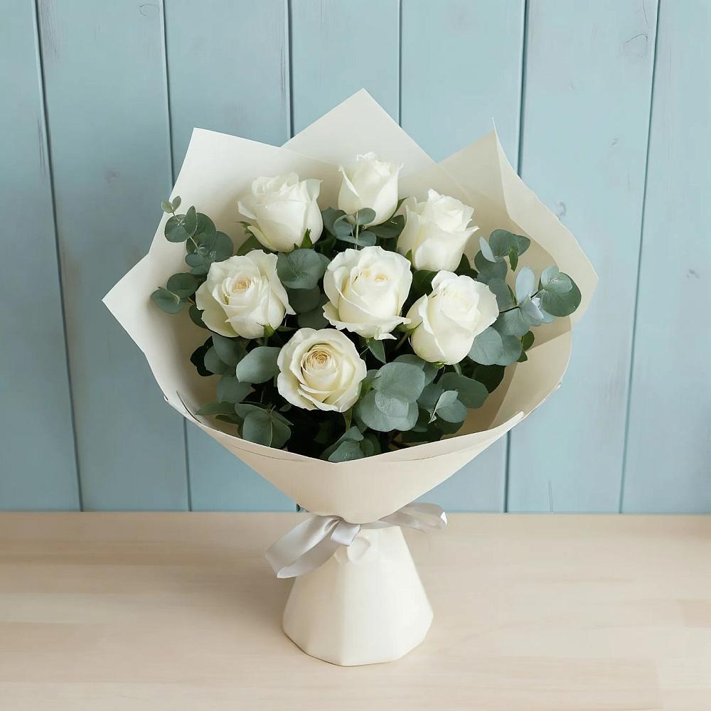 Букет Белые розы в Эвкалипте в Новичихе