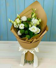 Букет цветов из:  Хризантемы и Лизиантусы в Новичихе