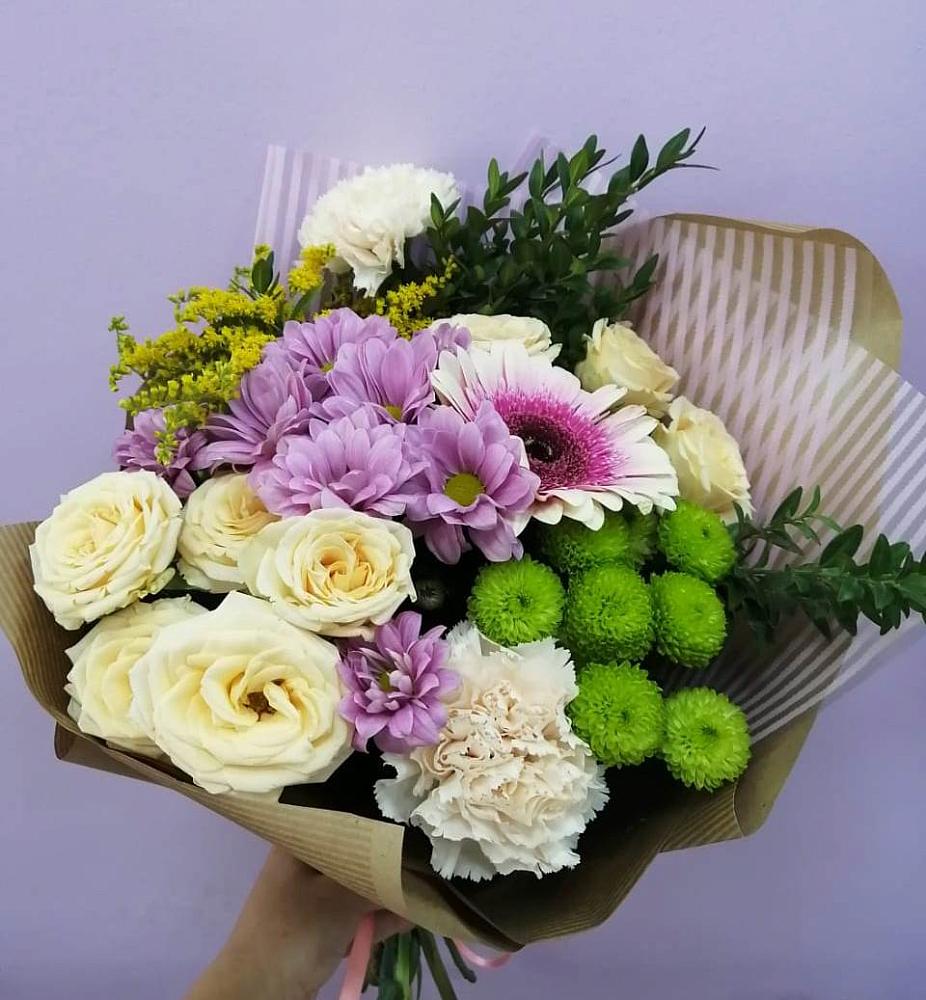 Букет цветов из: Хризантемы, Розы, Гвоздики и Герберы в Новичихе