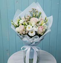 Букет цветов из:  Розы и Лизиантусы в Новичихе