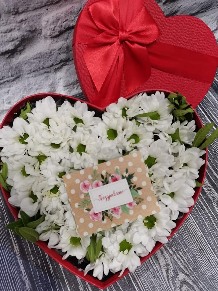 Цветочная композиция из Хризантемы в виде сердца в Новичихе