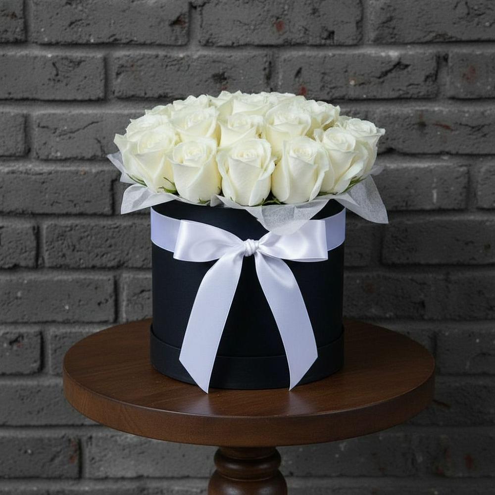 Цветочная композиция из Розы в шляпной коробке в Новичихе