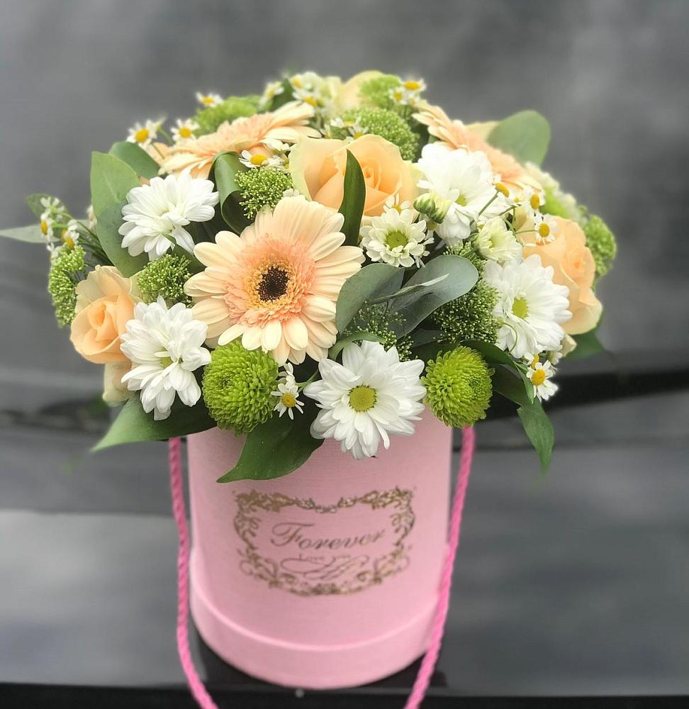 Цветочная композиция из Розы, Герберы и Хризантемы в шляпной коробке в Новичихе