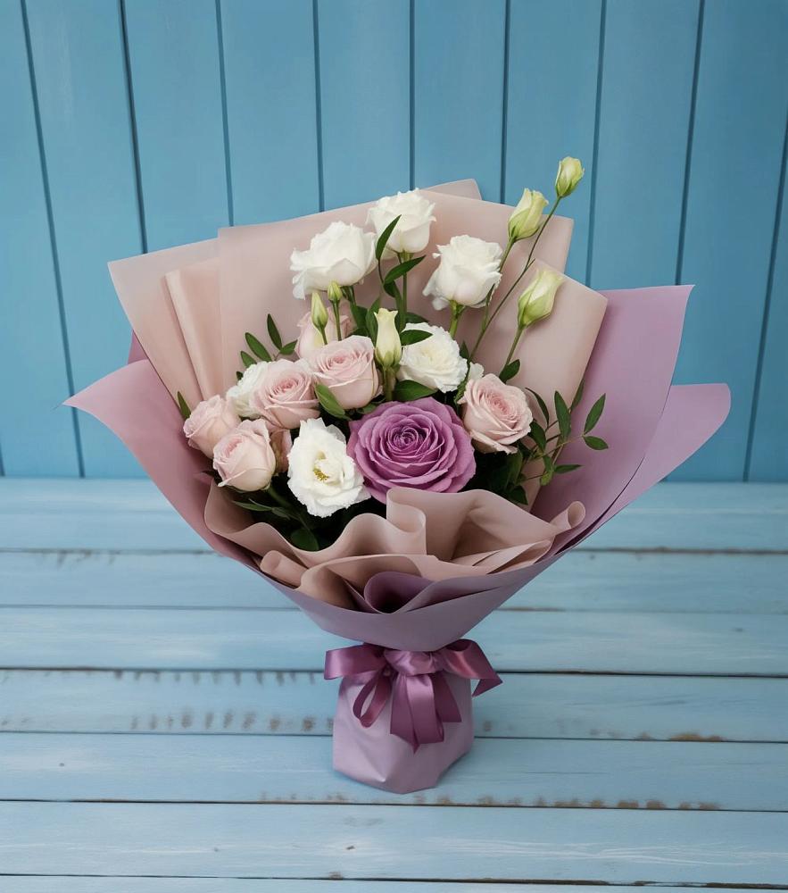 Букет цветов из: Розы и Лизиантусы в Новичихе